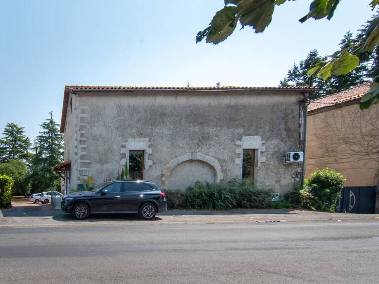 Immeuble loué - 211 m² - Ruffec (16) — photo 1