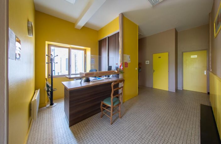Immeuble loué - 211 m² - Ruffec (16) — photo 2