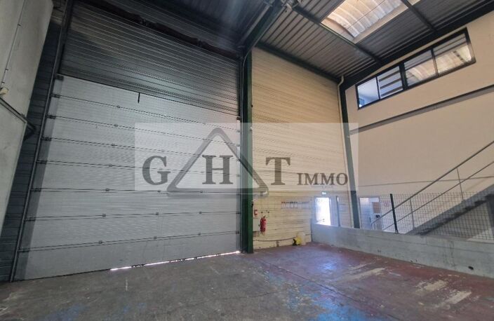 A LOUER 2000 M² DE TERRAIN + 800 M² ENTREPOT BUREAUX A STAINS — photo 3
