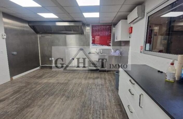 A LOUER 2000 M² DE TERRAIN + 800 M² ENTREPOT BUREAUX A STAINS — photo 4