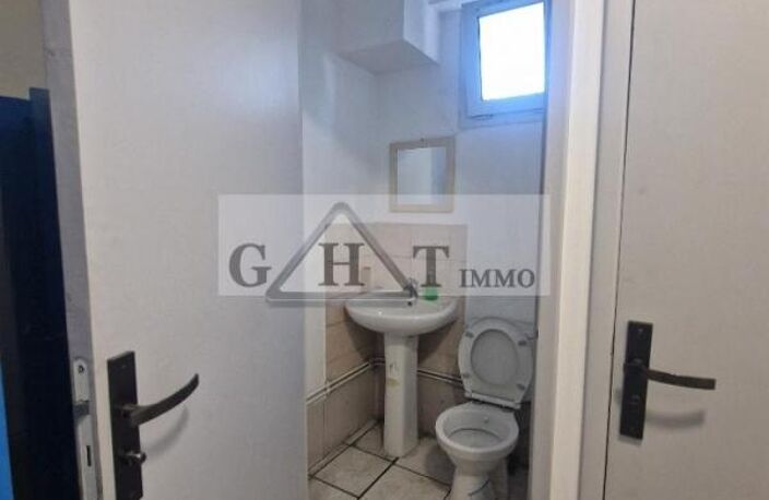 A LOUER 2000 M² DE TERRAIN + 800 M² ENTREPOT BUREAUX A STAINS — photo 5