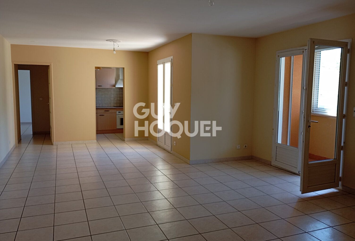LOCATION : appartement T3 (80 m²) à CARPENTRAS — photo 1