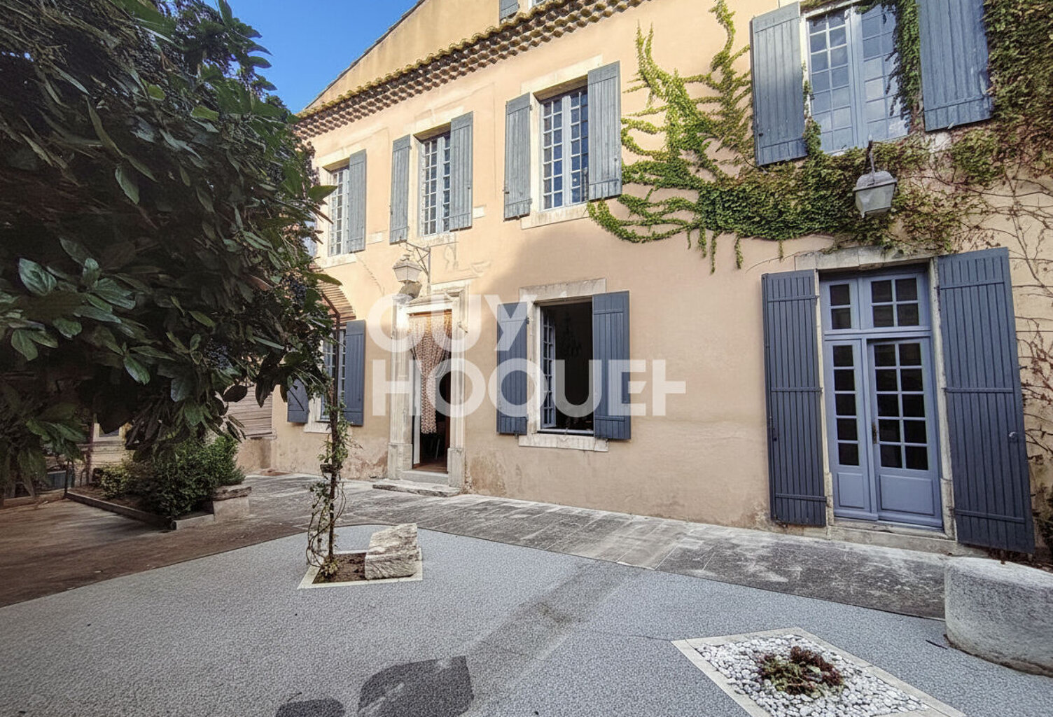 Carpentras - Maison de 253 m² - 9 pièces - 5 chambres - Cour intérieure - Proximité commodités — photo 1