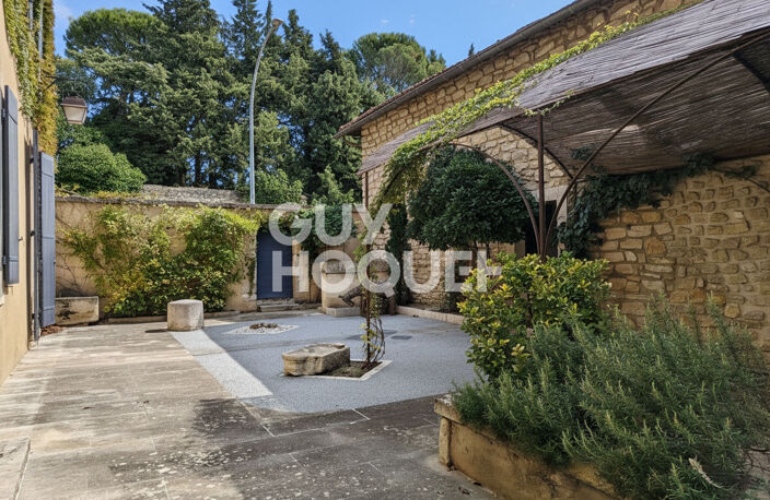 Carpentras - Maison de 253 m² - 9 pièces - 5 chambres - Cour intérieure - Proximité commodités — photo 3