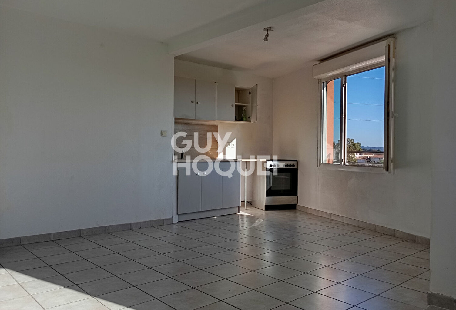 LE PONTET - T2 DE 46 m² AVEC BOX FERMÉ - INVESTISSEMENT LOCATIF CLÉ EN MAIN ! — photo 1
