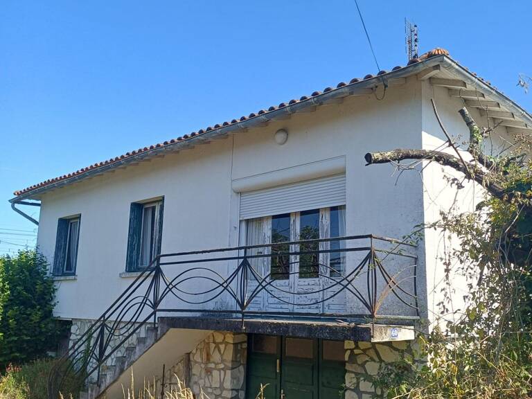 Maison de ville avec grand jardin. Garage. — photo 1