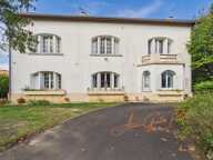 Maison de caractère, 7 chambres, jardin arboré et dépendances — photo 3