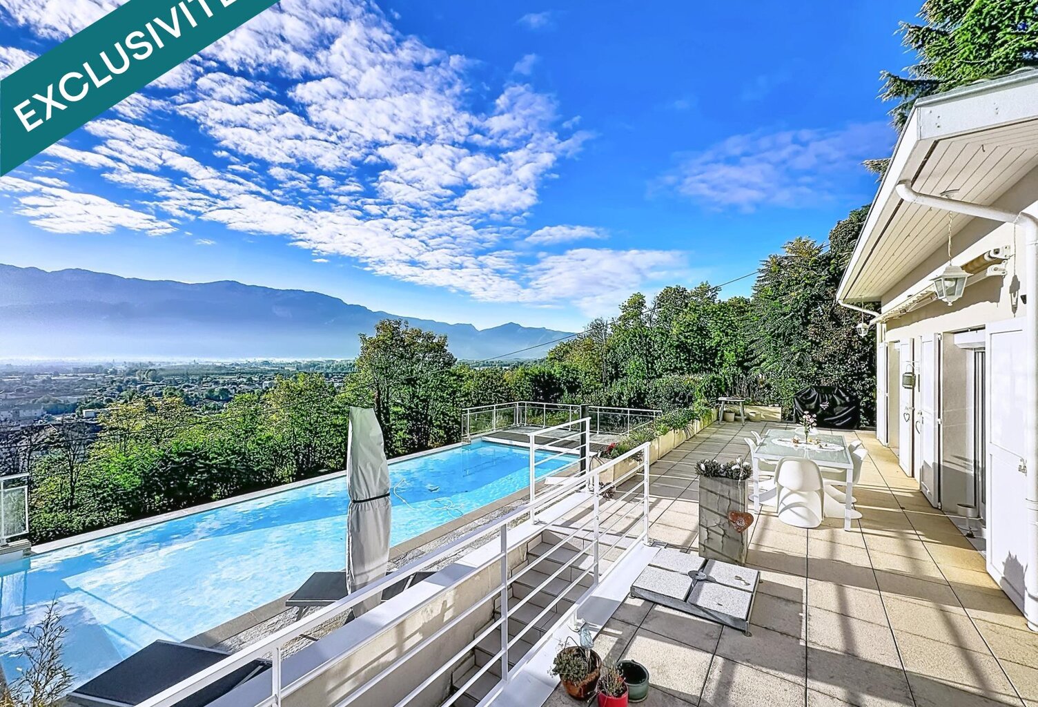 Villa de 185 m², 5 chambres, vie de plain-pied, piscine à débordement, vue panoramique 180° et annexes 130 m² — photo 1