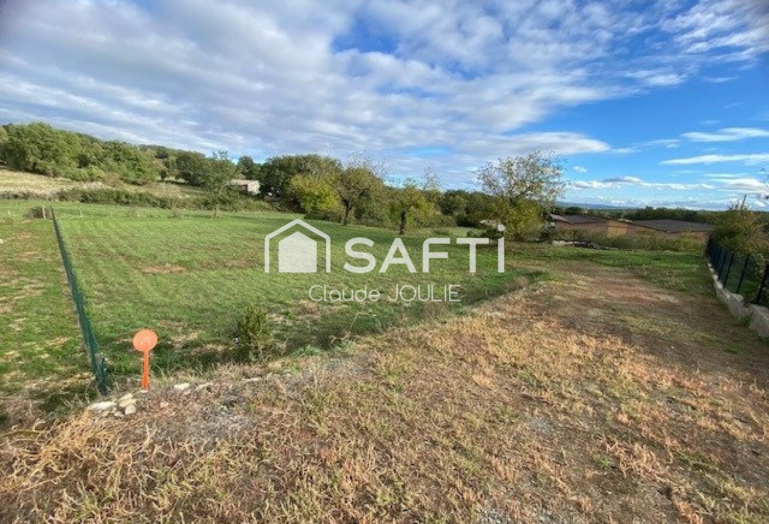Terrain viabilisé 1741 m² à VILLENEUVE d'AVEYRON — photo 1