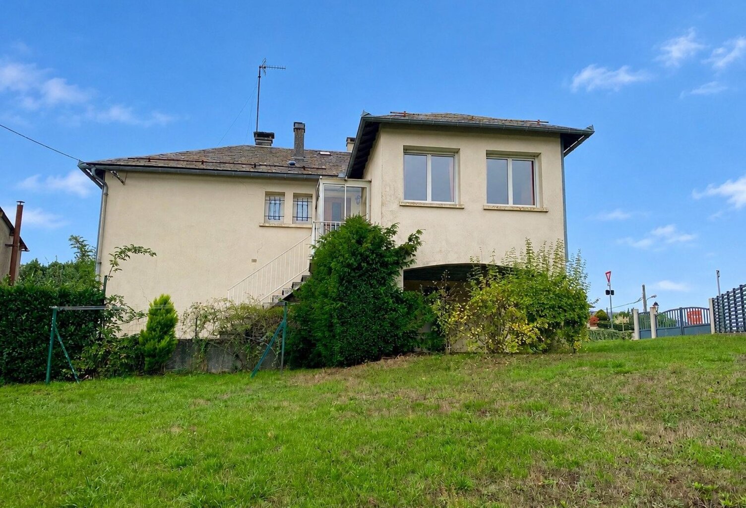 Maison individuelle avec ASCENSEUR, garage et terrain attenant — photo 1