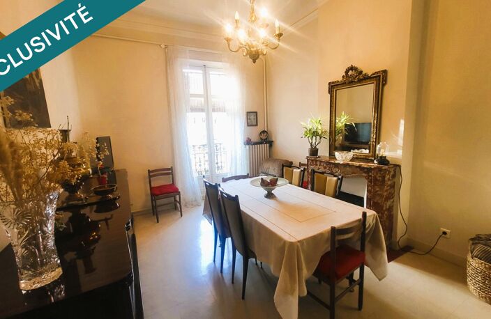 Bas de la rue Paradis , bel appartement T5 dans immeuble Bourgeois — photo 2
