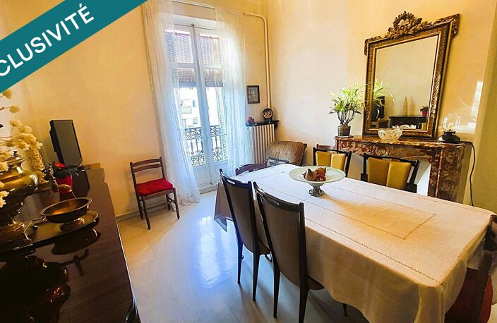 Bas de la rue Paradis , bel appartement T5 dans immeuble Bourgeois — photo 3