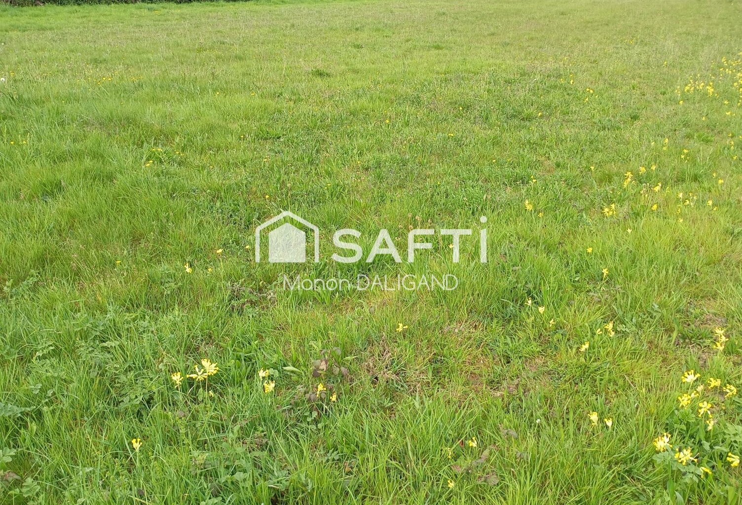 Terrain constructible de 1 075 m2 — photo 1