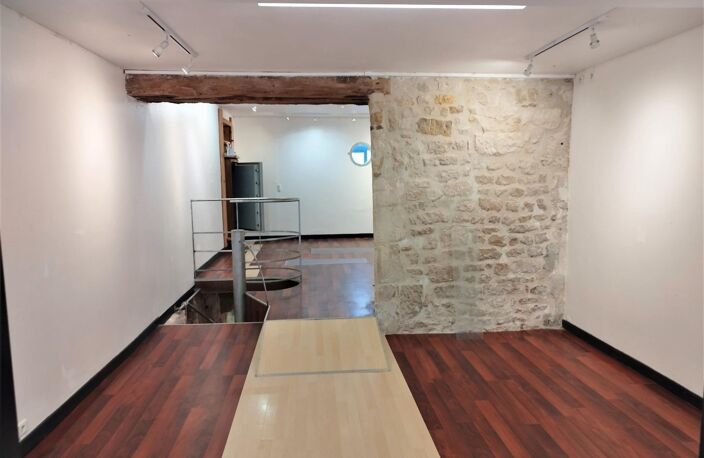 Atelier d'artiste, bien atypique au cœur de la ville de Fontenay Le Comte — photo 3