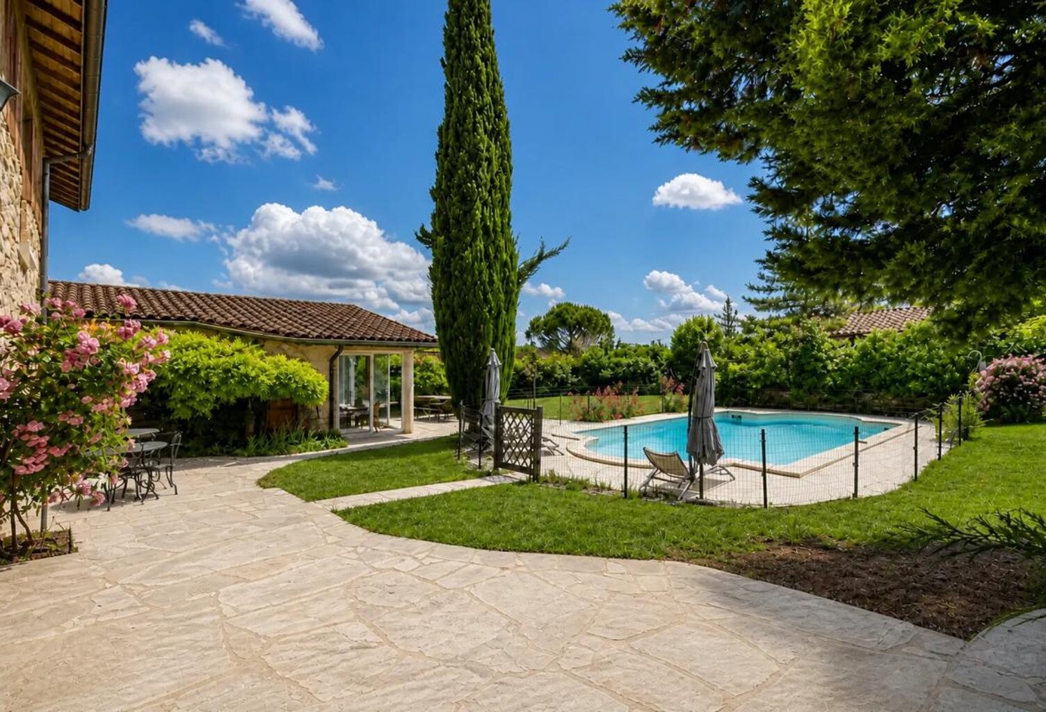 Maison de 8 pièces de 236 m² à Frontonas — photo 1