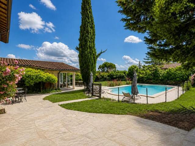 Maison de 8 pièces de 236 m² à Frontonas — photo du bien