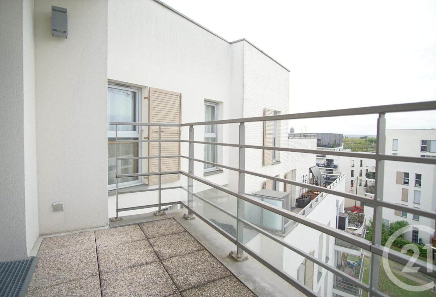 T2 — photo 1