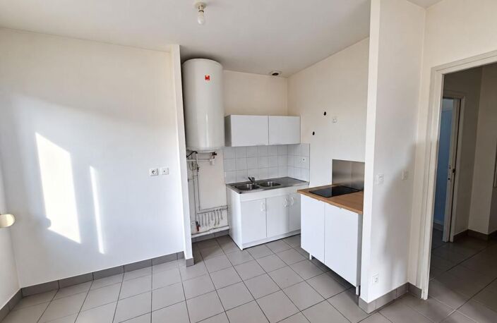 MONTMORENCY – STUDIO PLEIN DE CHARME AVEC PARKING PRIVATIF ! — photo 3