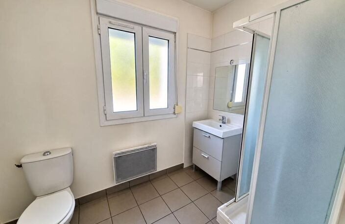 MONTMORENCY – STUDIO PLEIN DE CHARME AVEC PARKING PRIVATIF ! — photo 4