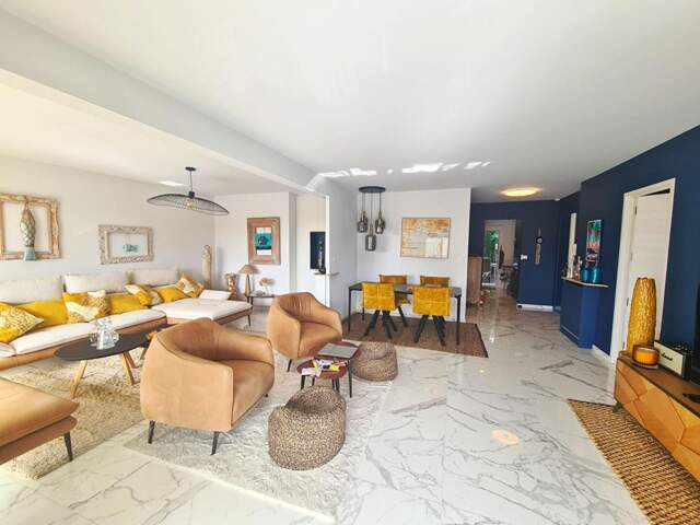 Appartement T4 SANARY- A DEUX PAS DU PORT — photo du bien
