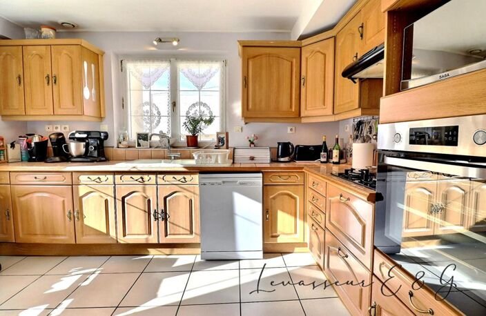 Heilles 60250 - Maison Familiale  sejour de +50m² 4 chambres sur 570m² de terrain — photo 4
