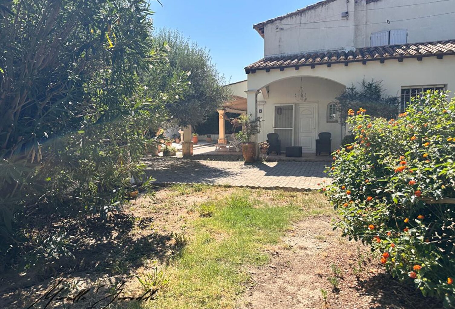 Maison A vendre BEAUCAIRE maison en pierre 5 pièces  127m² avec garage, terrasse et terrain attenant — photo 1