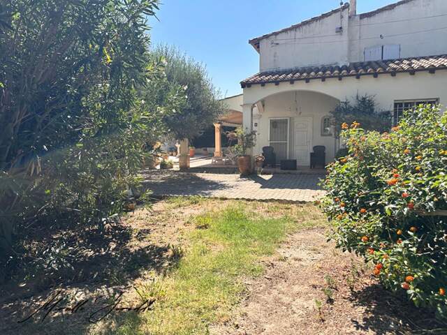 Maison A vendre BEAUCAIRE maison en pierre 5 pièces  127m² avec garage, terrasse et terrain attenant — photo du bien