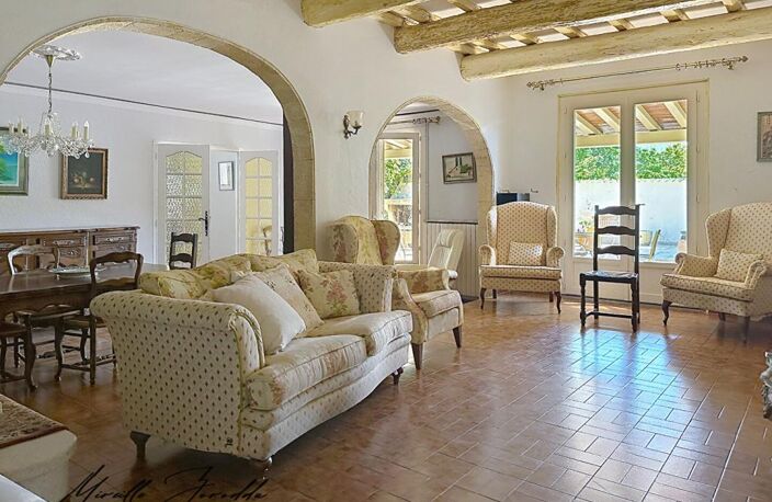 Maison A vendre BEAUCAIRE maison en pierre 5 pièces  127m² avec garage, terrasse et terrain attenant — photo 2