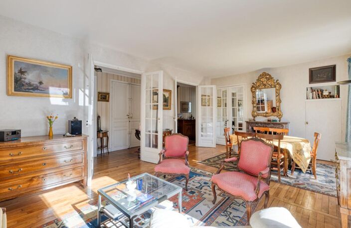 Très bel appartement ancien avec double séjour et quatre chambres — photo 3
