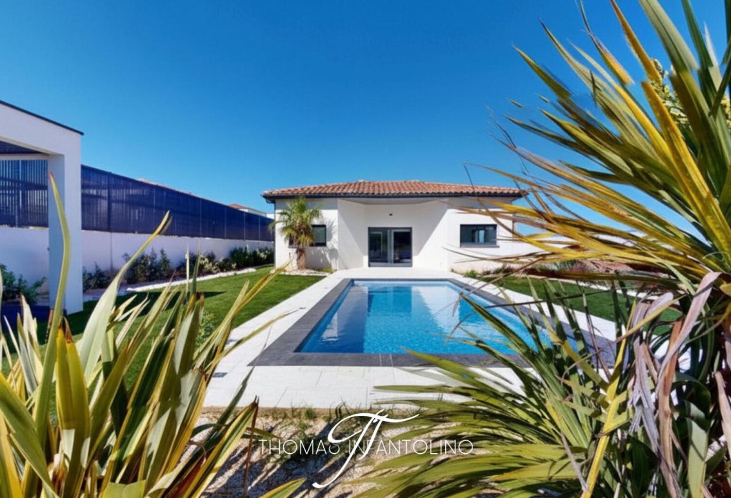 VILLA D'ARCHITECTE 175 M2 - PISCINE - VUE MONTAGNE NOIRE - GARAGE — photo 1