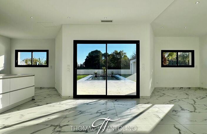 VILLA D'ARCHITECTE 175 M2 - PISCINE - VUE MONTAGNE NOIRE - GARAGE — photo 5