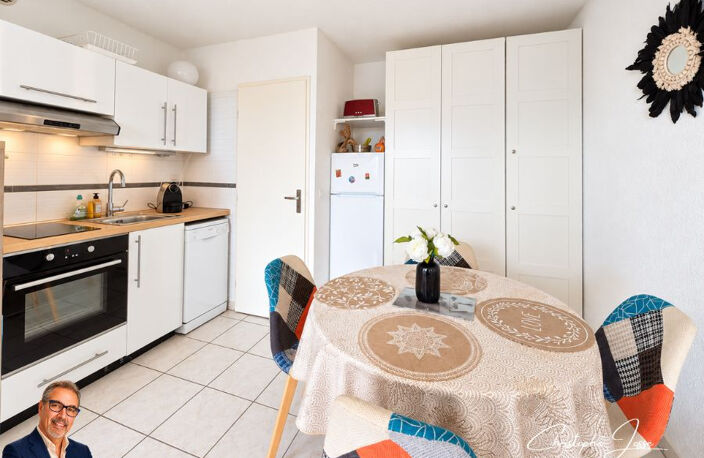 T2 rénové avec vue exceptionnelle sur le port — photo 4