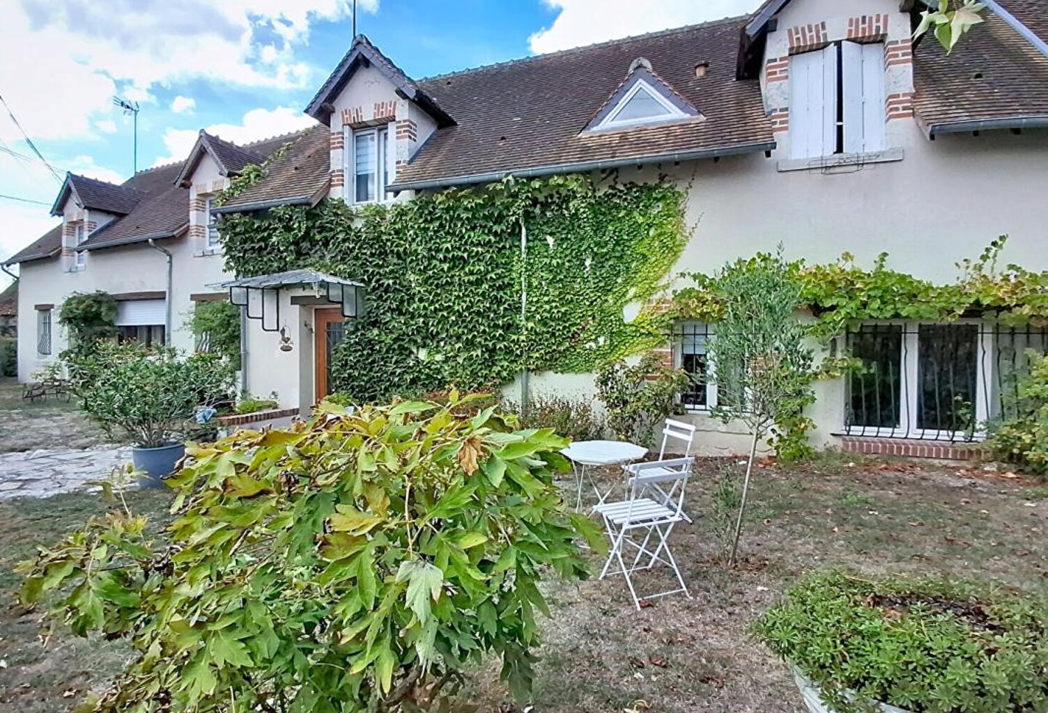 À VENDRE - SUPERBE MAISON FAMILIALE DE 221 M² ENTIÈREMENT RÉNOVÉE À TOURY — photo 1