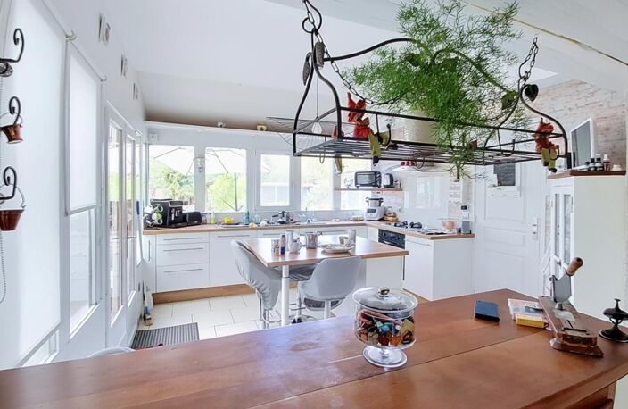 À VENDRE - SUPERBE MAISON FAMILIALE DE 221 M² ENTIÈREMENT RÉNOVÉE À TOURY — photo 3