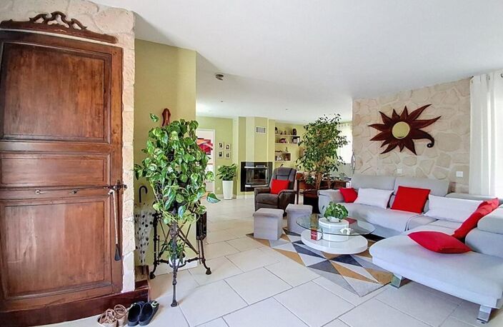 À VENDRE - SUPERBE MAISON FAMILIALE DE 221 M² ENTIÈREMENT RÉNOVÉE À TOURY — photo 5