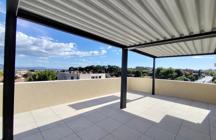 Rare à La Ciotat - T5  107 m2 - Dernier étage - Vue mer - Terrasse 40 m² - SPA - Standing — photo 3