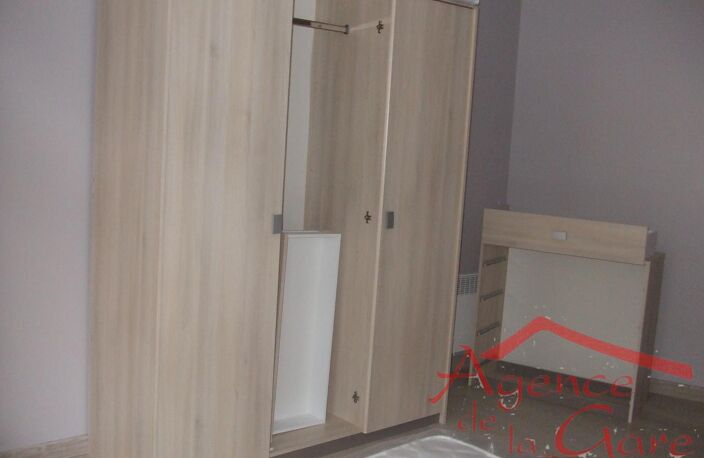 Location appartement 1 pièce 30 m² à Sézanne (51120) — photo 2