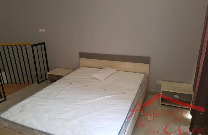 Location appartement 1 pièce 30 m² à Sézanne (51120) — photo 3