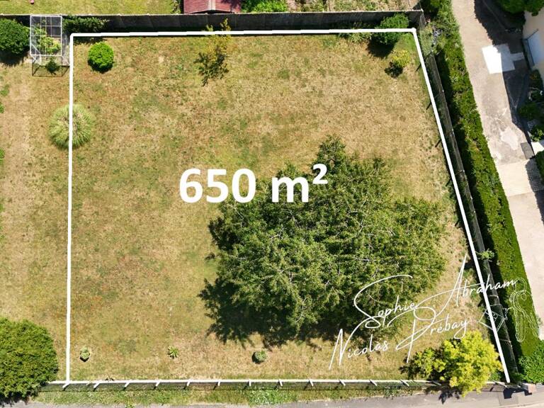 Terrain constructible de 650m² — photo 1