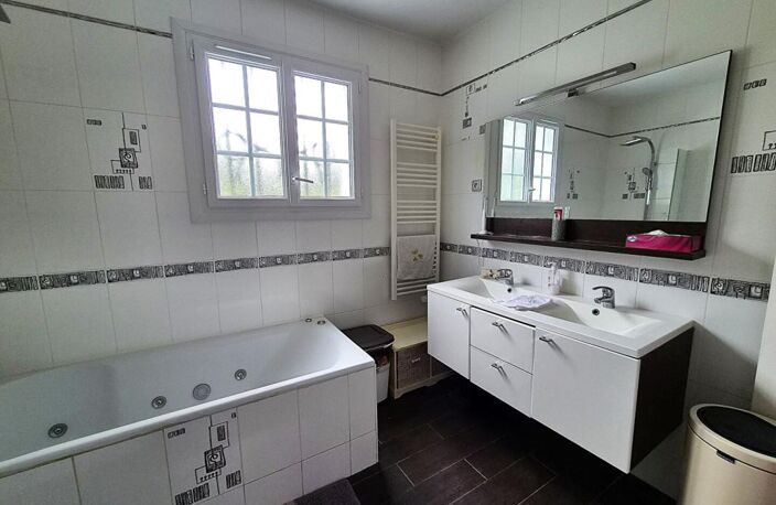 Maison familiale 180 m² - 6 chambres - immaculée Saint Nazaire (44600) — photo 4