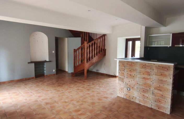Exclusivité ! Vente aux Enchères. MAISON DATANT DE 1702. 3 CHAMBRES. GRAND TERRAIN. DOUBLE GARAGE — photo 4
