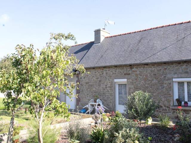 Exclusivité VENTE AUX ENCHÈRES MIZAPRI! Côtes d'Armor 22150 Hénon. Maison de plain-pied, 3 chambres, garages, terrain constructible et divisible — photo du bien