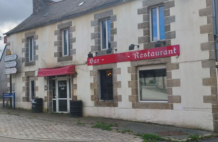 Plougonver, Bien à usage mixte Bar/Restaurant/Appartement T4 + terrain constructible avec hangar et dépendances — photo 2
