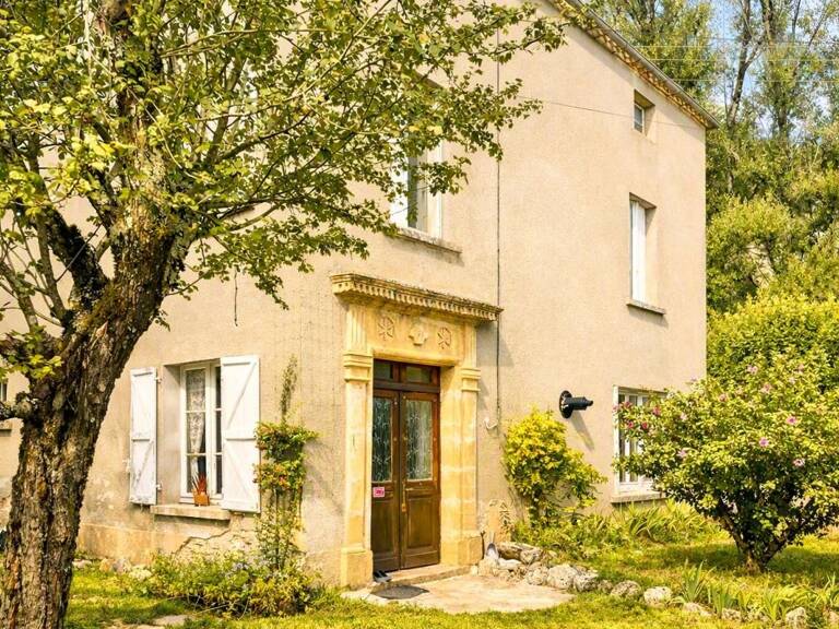Maison en pierre du 19e siècle, 98m², 4 pièces, 2 chambres, garage, terrain: 637 m² — photo 1