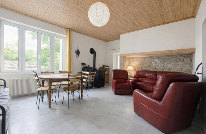 Maison en pierre du 19e siècle, 98m², 4 pièces, 2 chambres, garage, terrain: 637 m² — photo 4