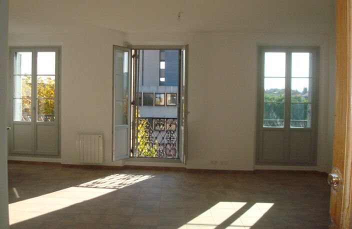 Location appartement 3 pièces 76 m² à Draguignan (83300) — photo 2