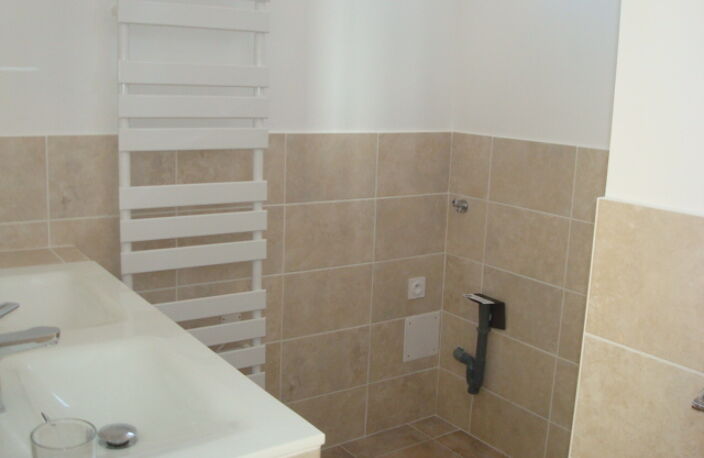 Location appartement 3 pièces 76 m² à Draguignan (83300) — photo 4