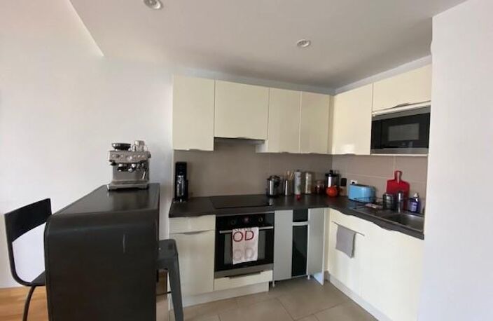 Location appartement 3 pièces 77 m² à Villeurbanne (69100) — photo 2