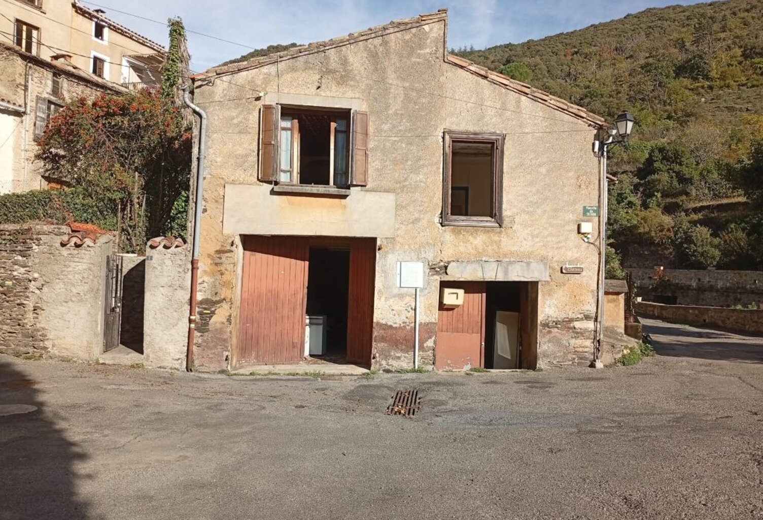 Maison de montagne à vendre à Mas-Cabardès : 4 pièces, 2 chambres, à rénover — photo 1