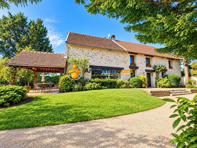 PROPRIÉTÉ DE 207 M², TERRAIN DE 5 371 M², DOUBLE GARAGE — photo du bien